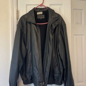 XL Vintage John Ashford Leather Jacket, excellent quality, DM for offers.